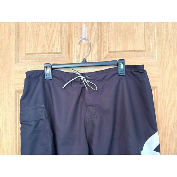 DC Men's Black and White Swim Shorts Trunks Size 38 - Picture 2 of 12